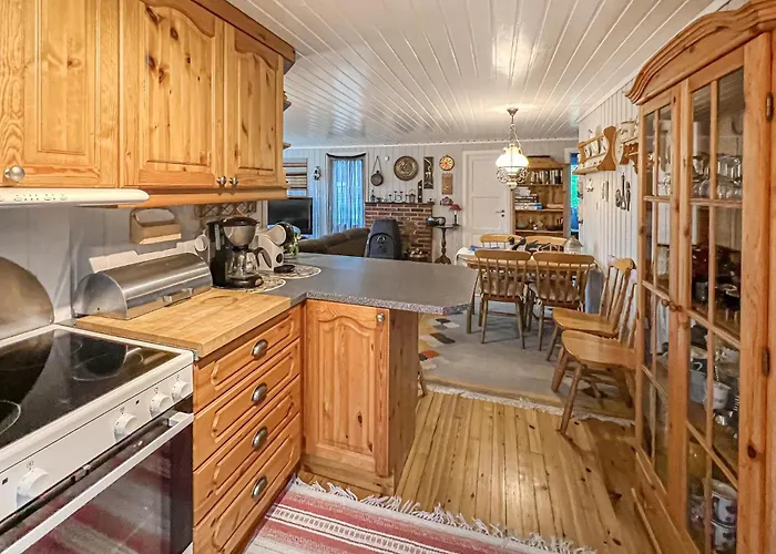3 Bedroom Gorgeous In Semesterbostad *
